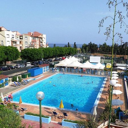 pietre nere Aparthotel Giardini Naxos Exterior foto