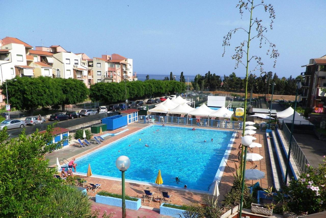 pietre nere Aparthotel Giardini Naxos Exterior foto