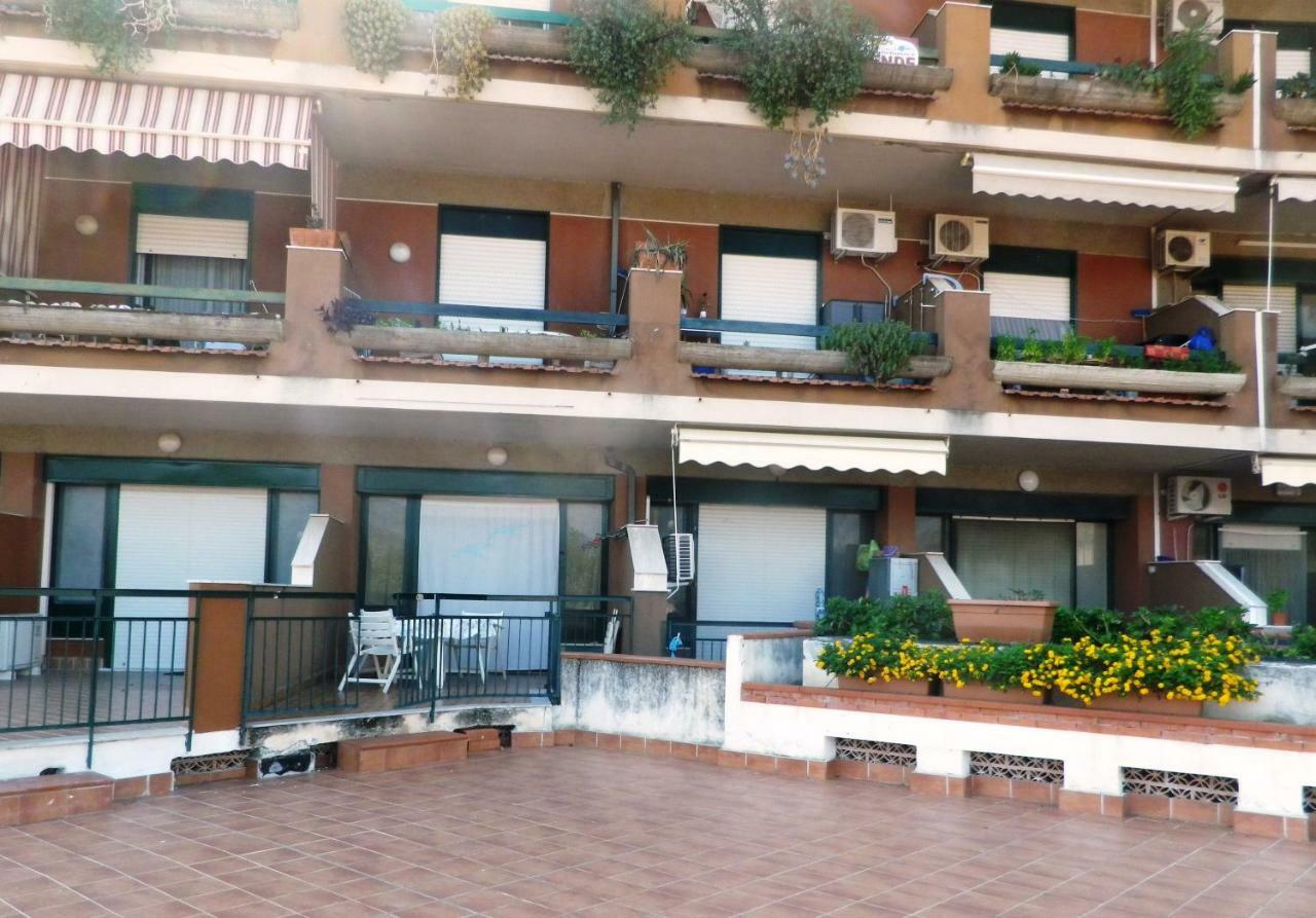 pietre nere Aparthotel Giardini Naxos Exterior foto